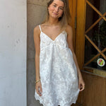 Broderet Ava Kjole med Åben Ryg - Hvid - ByStenholt.dk