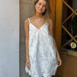 Broderet Ava Kjole med Åben Ryg - Hvid - ByStenholt.dk