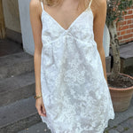 Broderet Ava Kjole med Åben Ryg - Hvid - ByStenholt.dk