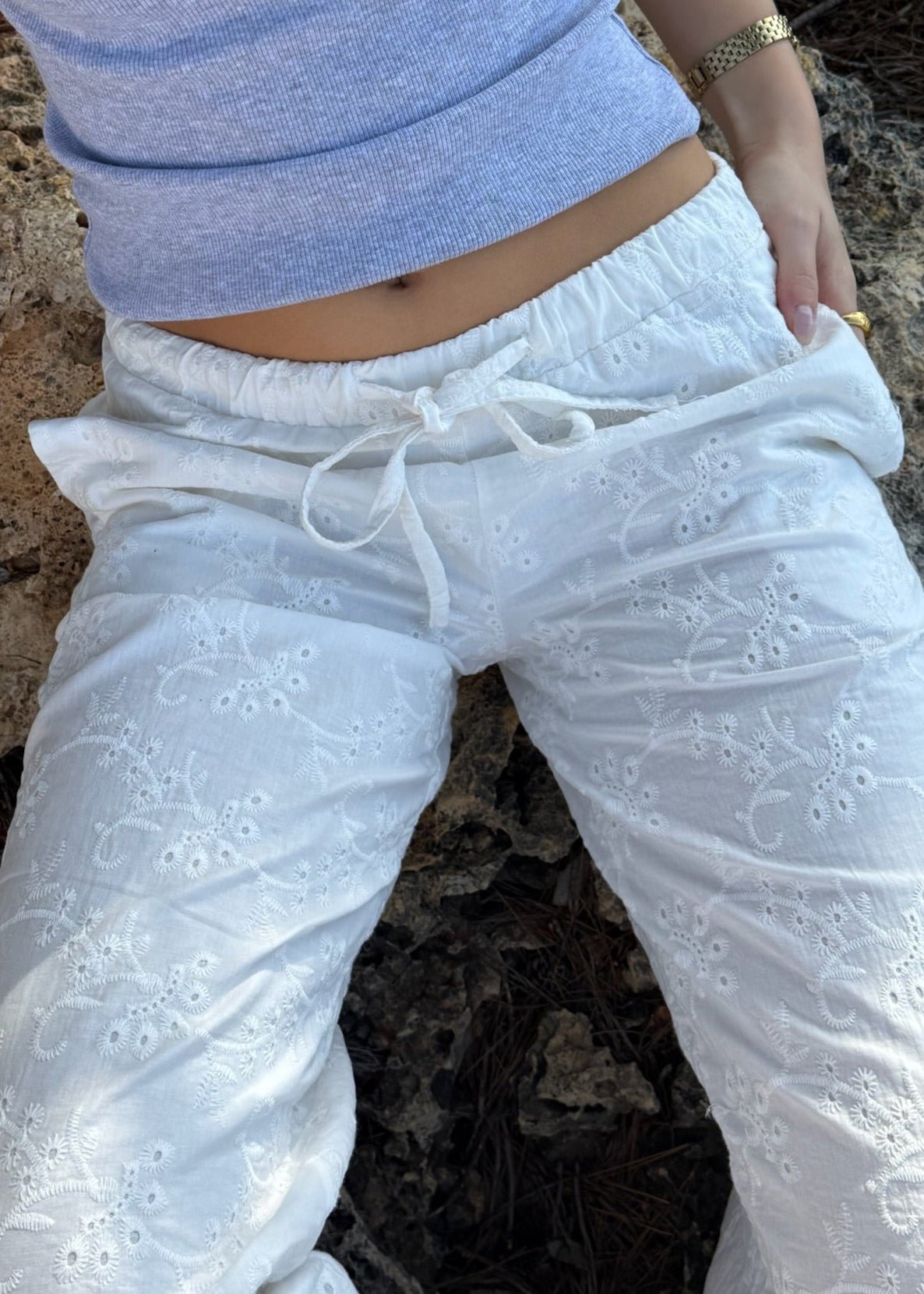 Broderet Low Waist Bukser - Hvid - ByStenholt.dk