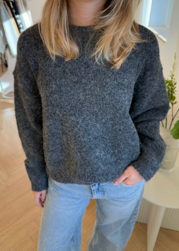 Casual Strik - Mørkegrå - ByStenholt.dk