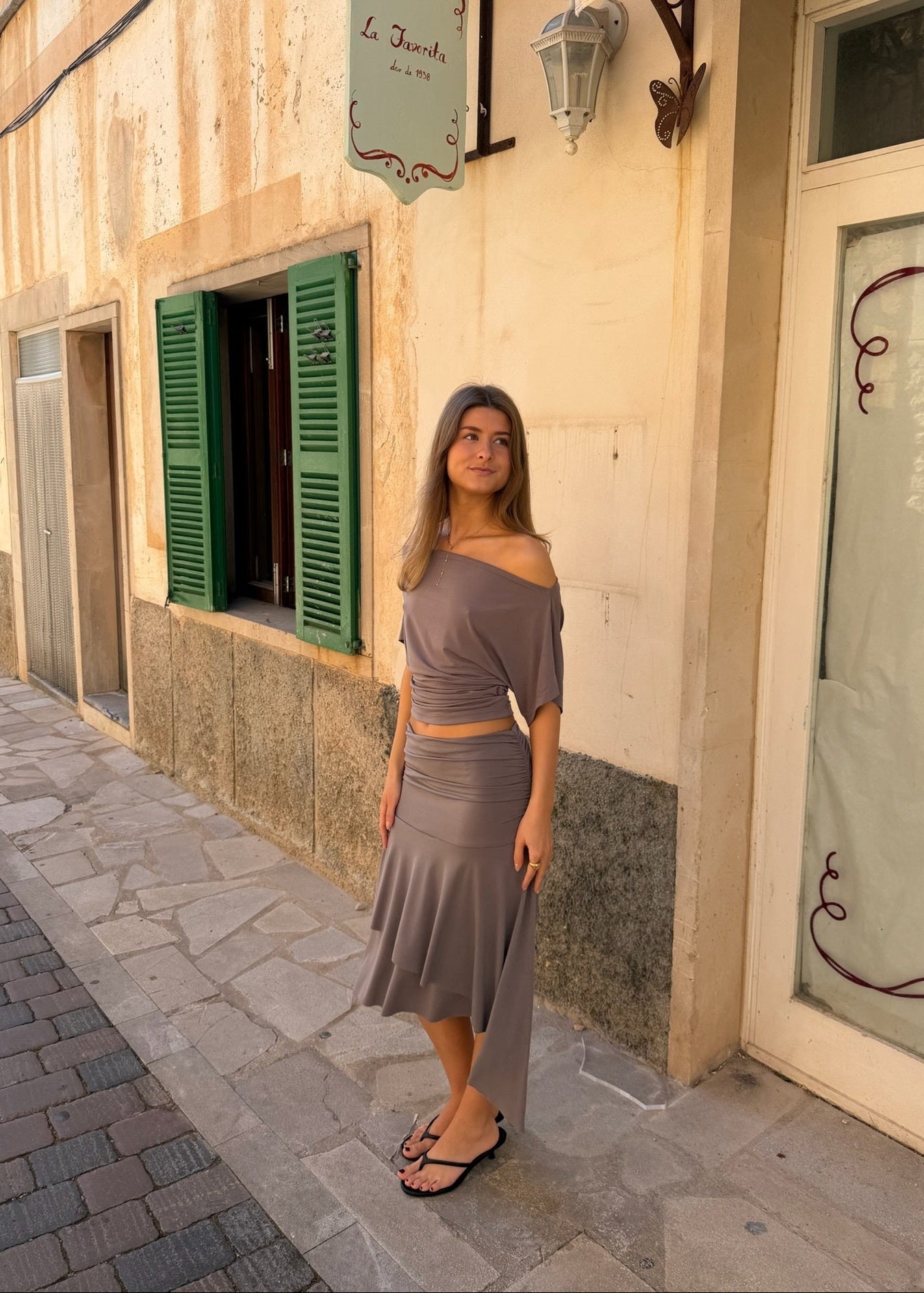 Clara Waisted Top + Aia Nederdel Sæt - Taupe - ByStenholt.dk