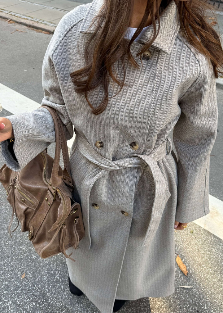Isabel Lang Frakke - Beige - ByStenholt.dk