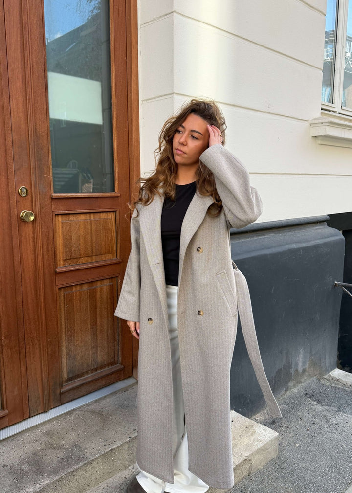 Isabel Lang Frakke - Beige - ByStenholt.dk
