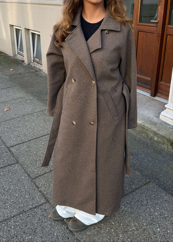 Isabel Lang Frakke - Mørkebrun - ByStenholt.dk