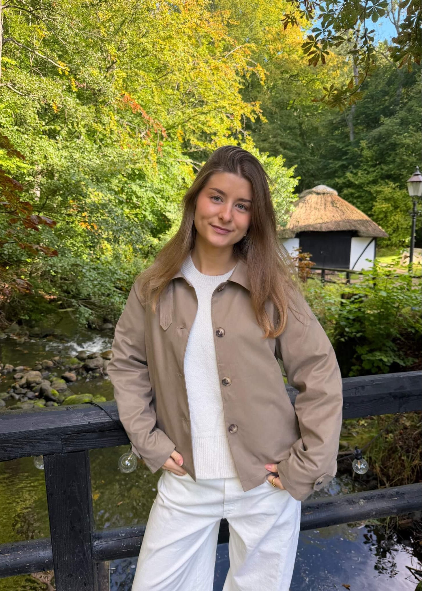 Klassisk Kort Trenchcoat - Taupe - ByStenholt.dk
