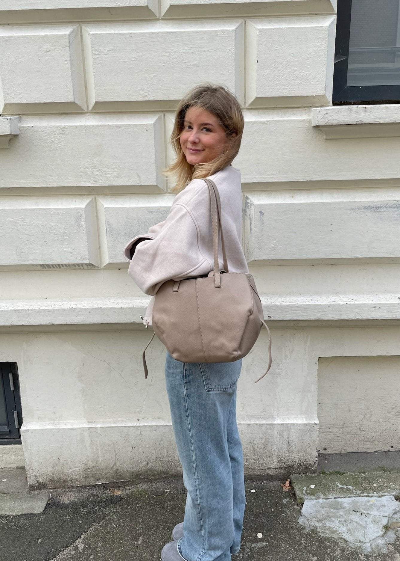 Mila Taske - Taupe (Small) - ByStenholt.dk