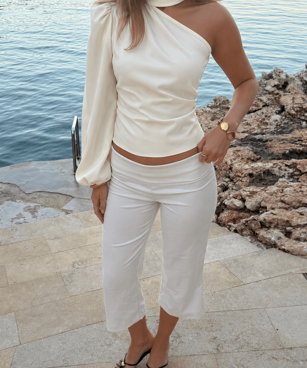 Satin One Shoulder Bluse - Creme - ByStenholt.dk