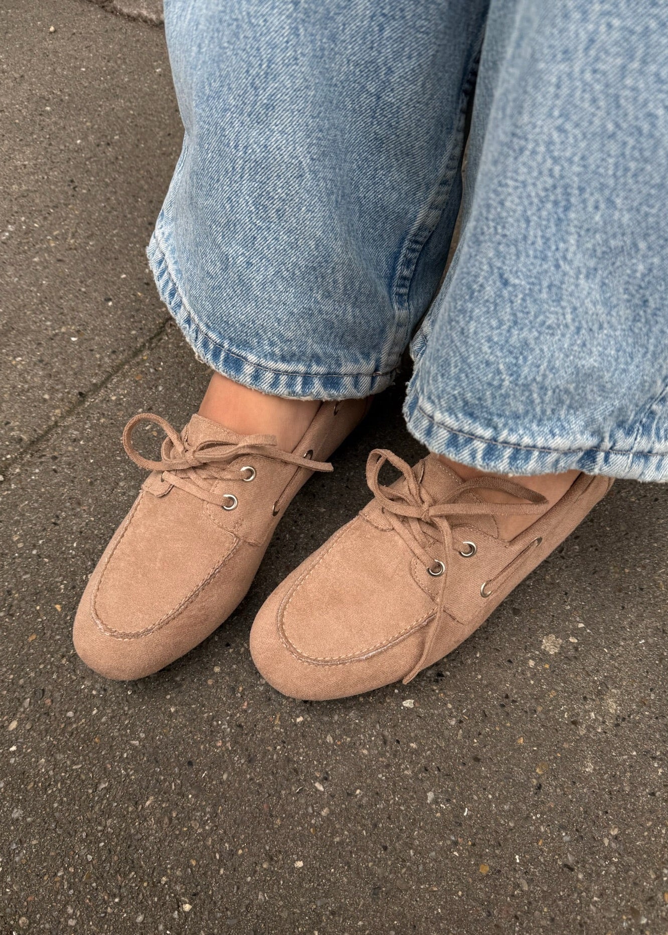 Sila Sejlersko - Suede Taupe - ByStenholt.dk