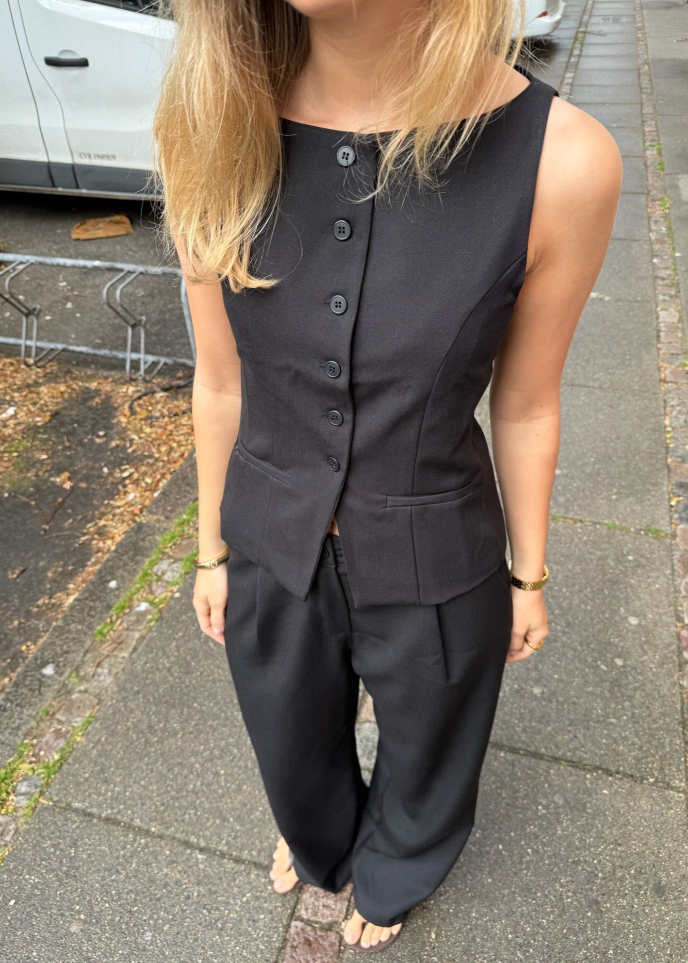 Sira Sæt (Vest + Habitbukser) - Sort - ByStenholt.dk