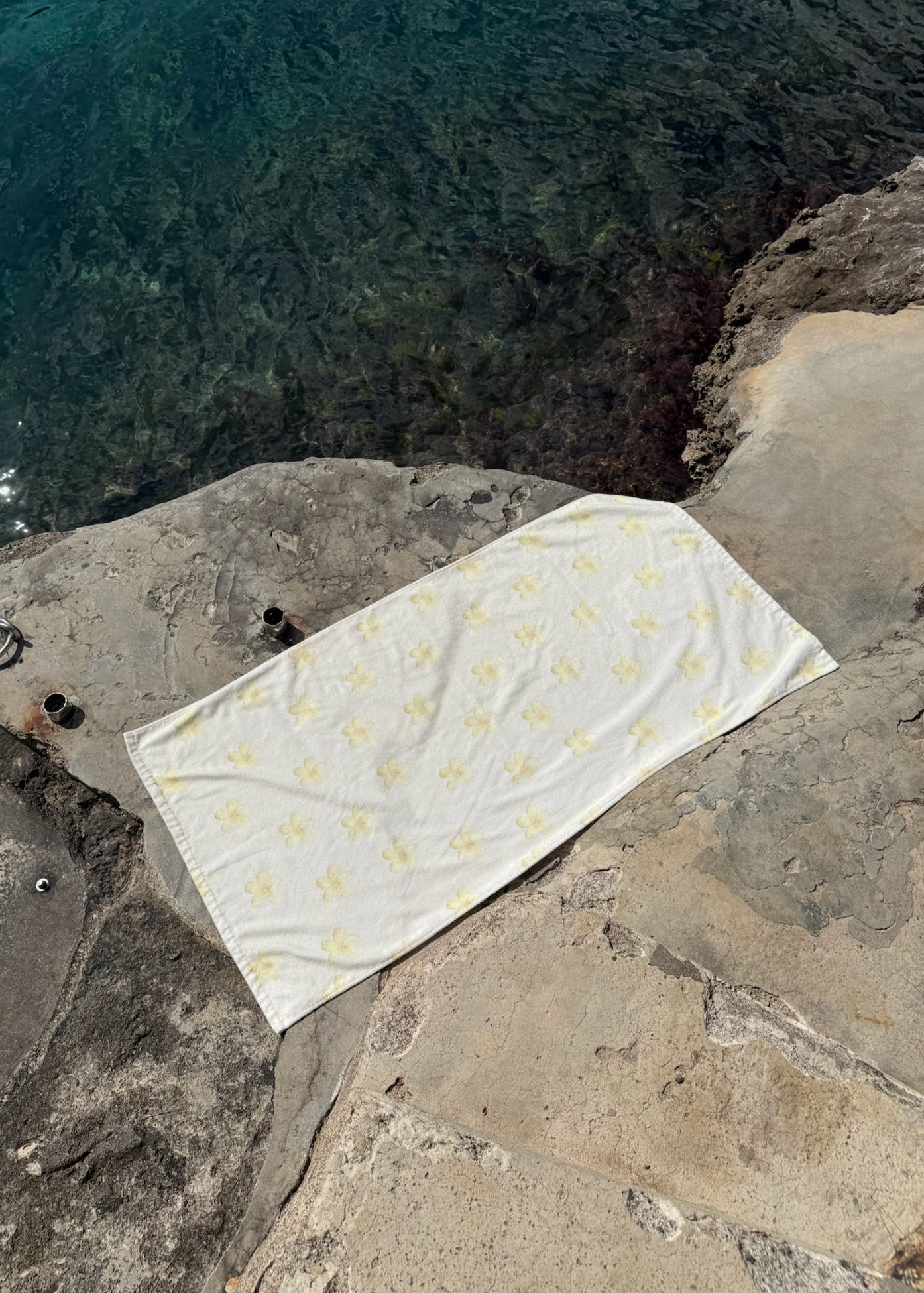 Strandhåndklæde - Blomstret Gul - ByStenholt.dk