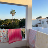 Strandhåndklæde - Stribet Lyseblå - ByStenholt.dk