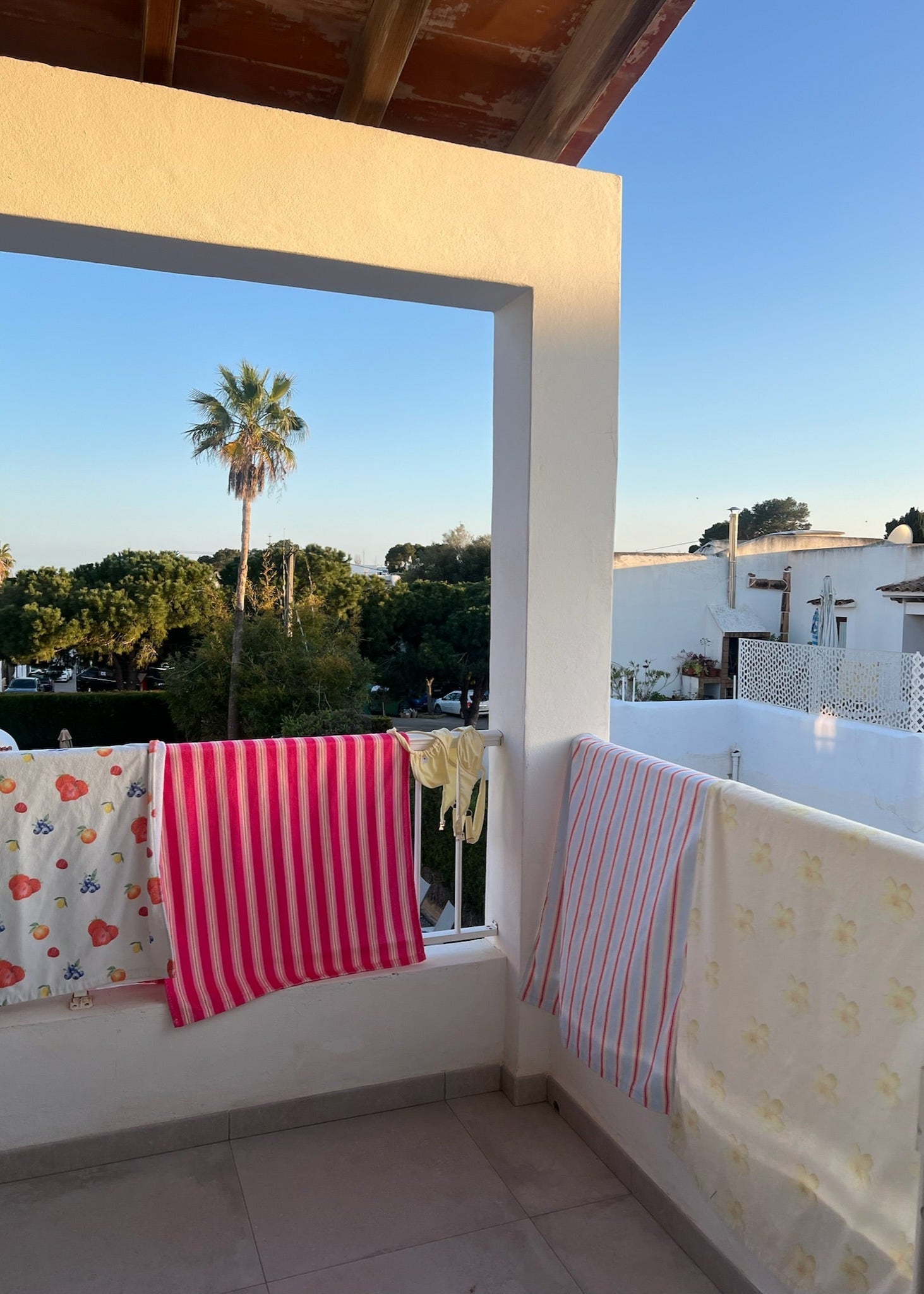 Strandhåndklæde - Stribet Lyseblå - ByStenholt.dk