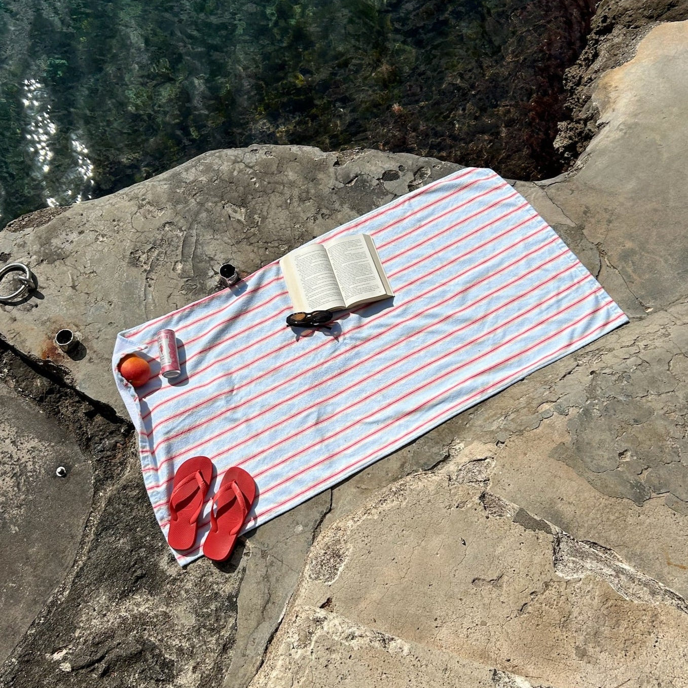 Strandhåndklæde - Stribet Lyseblå - ByStenholt.dk