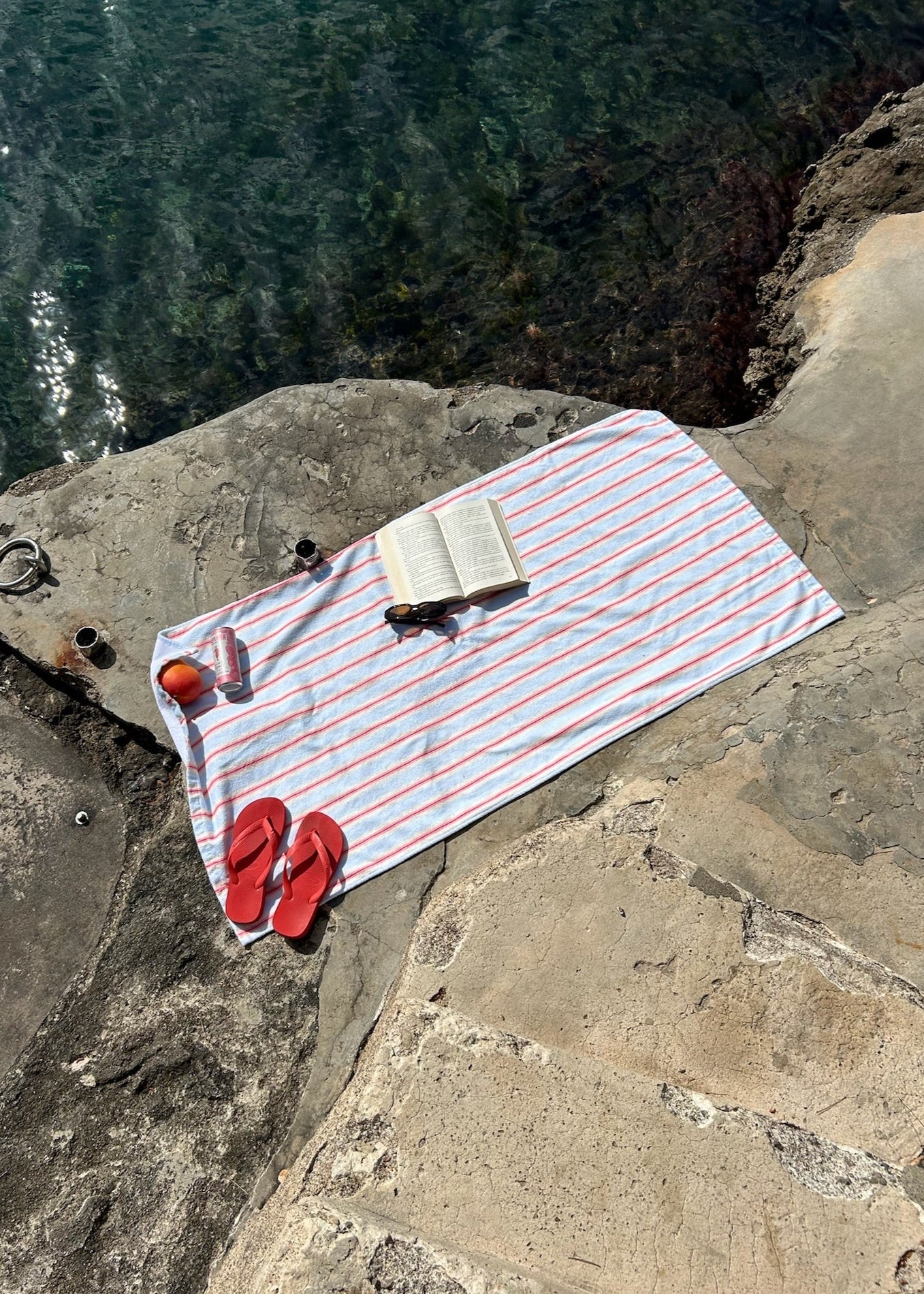 Strandhåndklæde - Stribet Lyseblå - ByStenholt.dk