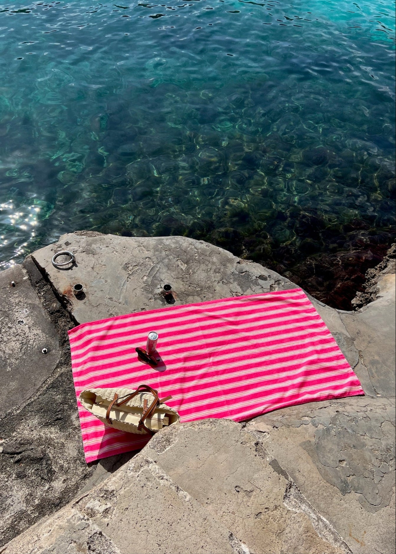 Strandhåndklæde - Stribet Lyserød - ByStenholt.dk